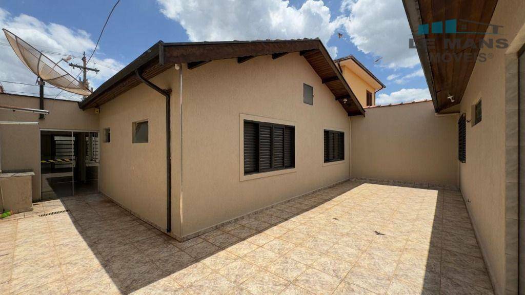 Casa à venda com 4 quartos, 135m² - Foto 2