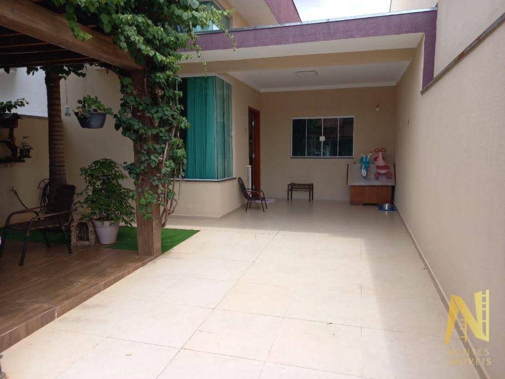 Casa à venda com 3 quartos, 98m² - Foto 1