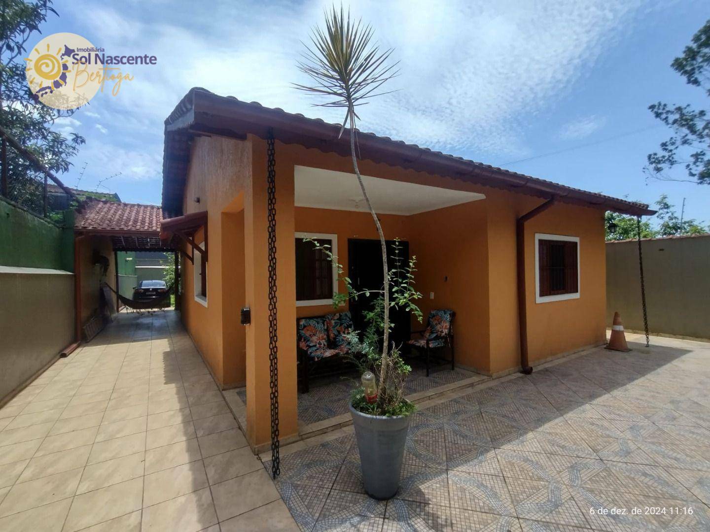 Casa à venda e aluguel com 3 quartos, 150m² - Foto 1