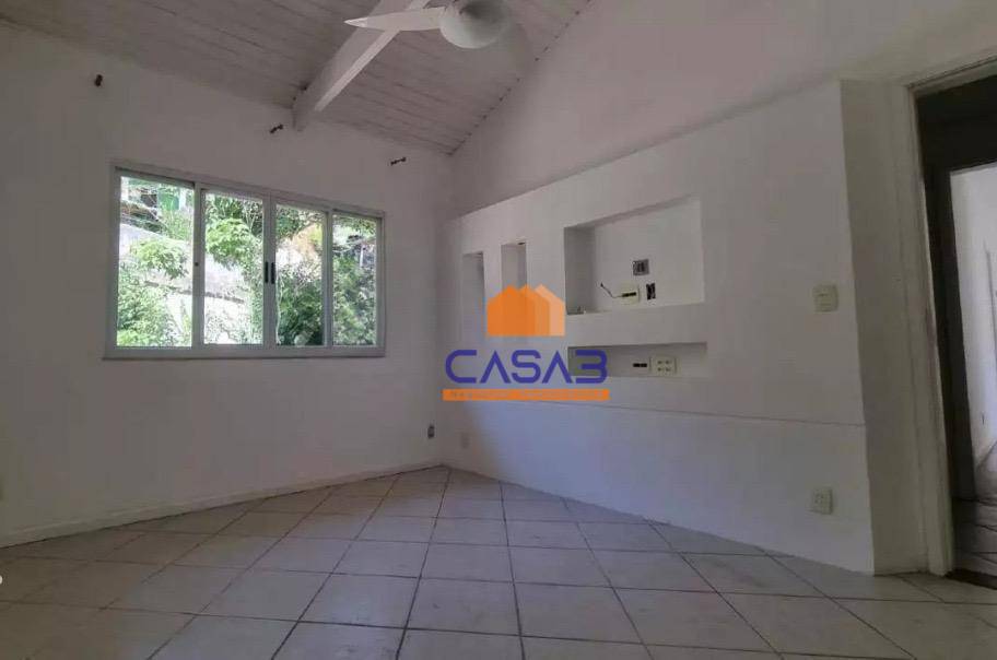 Casa de Condomínio à venda com 3 quartos, 245m² - Foto 10