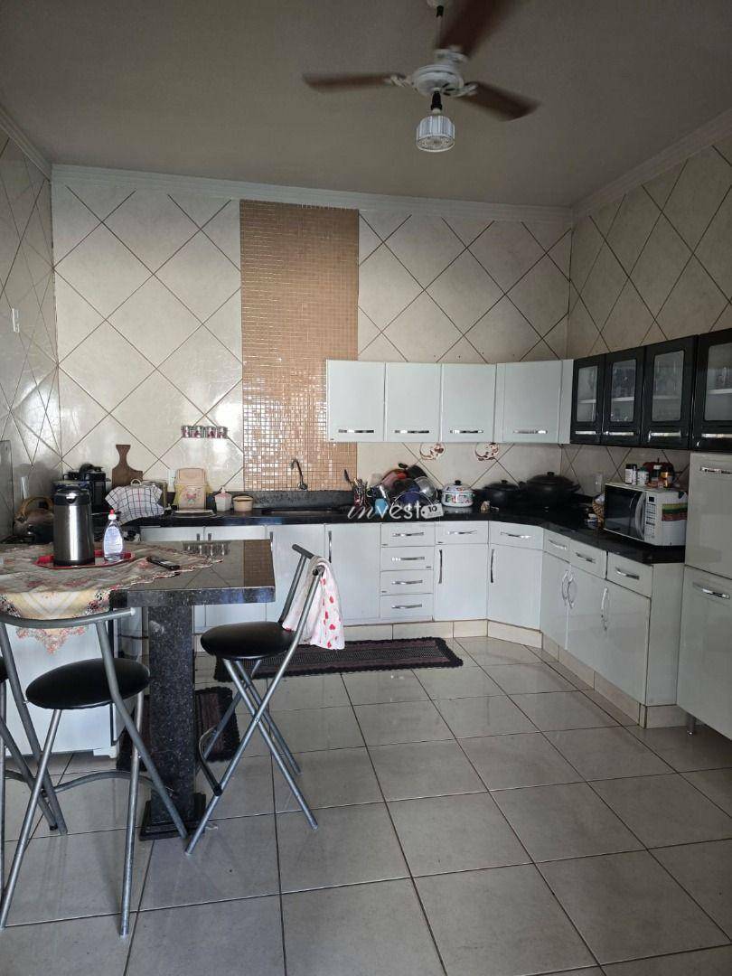 Casa à venda com 3 quartos, 192m² - Foto 18