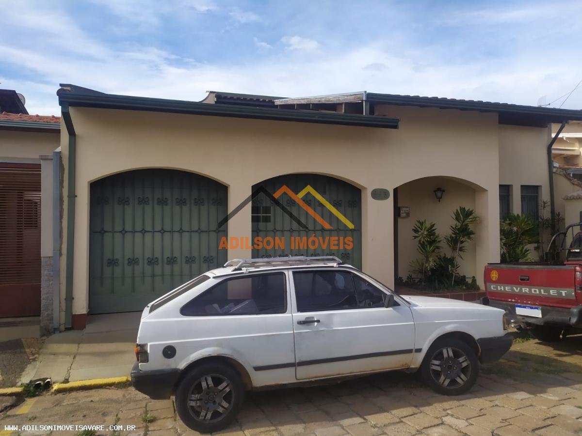 Casa à venda com 3 quartos, 180m² - Foto 1