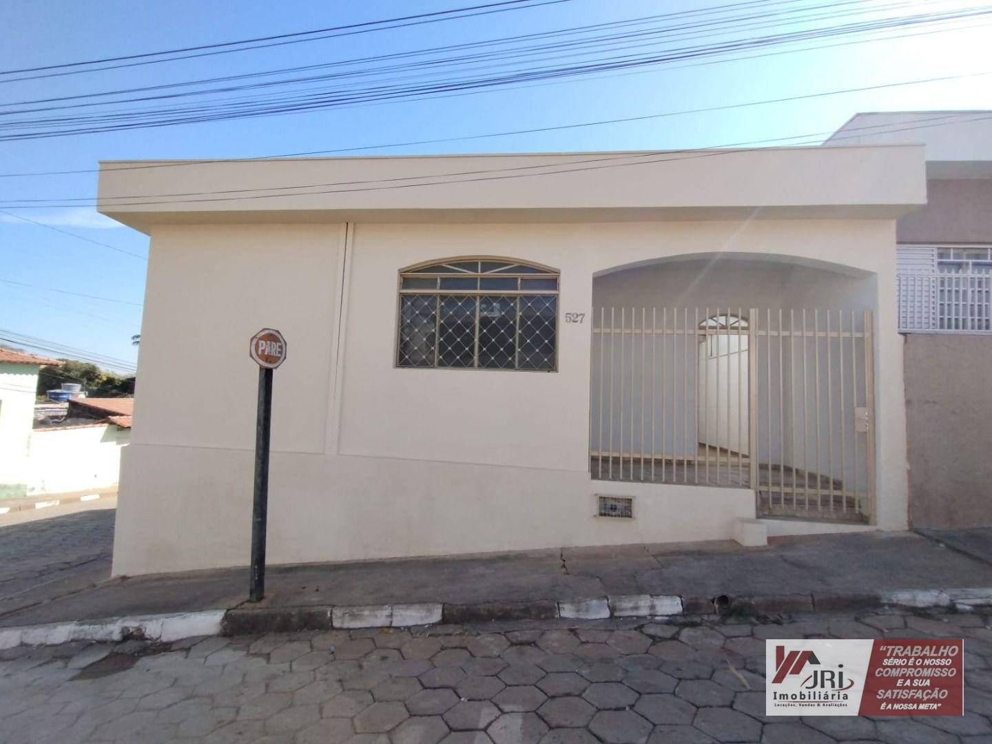 Casa à venda e aluguel com 3 quartos, 100m² - Foto 2