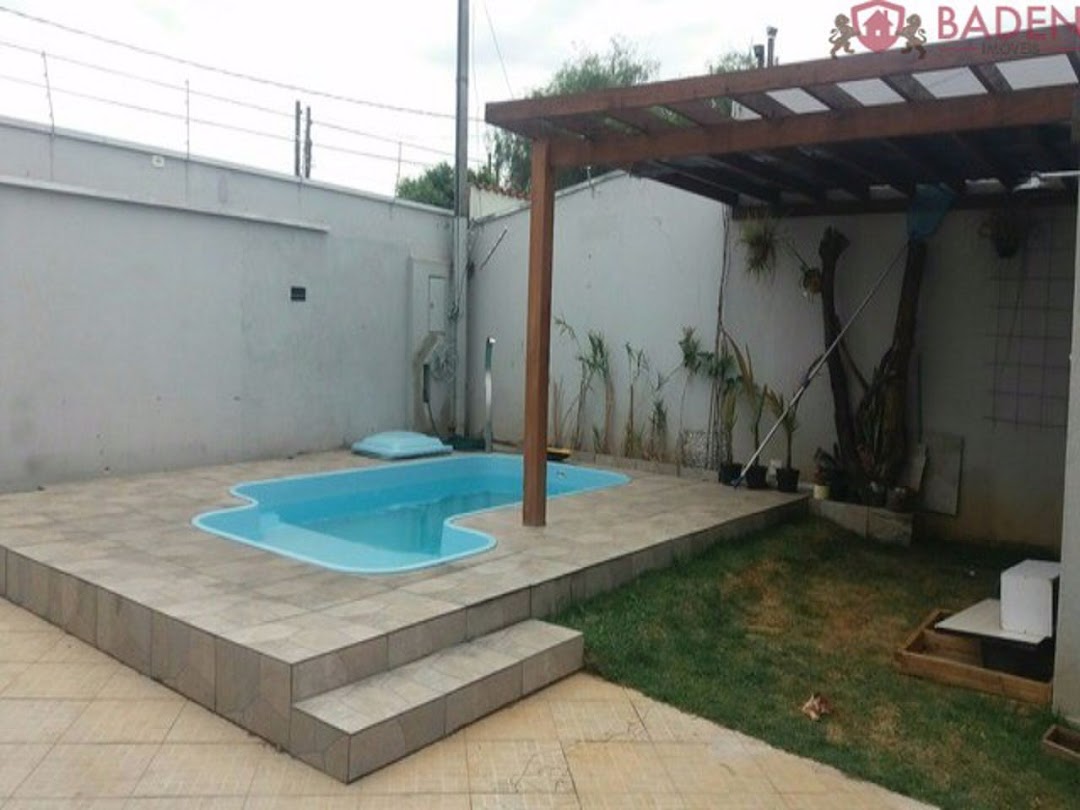 Casa à venda com 3 quartos, 150m² - Foto 1