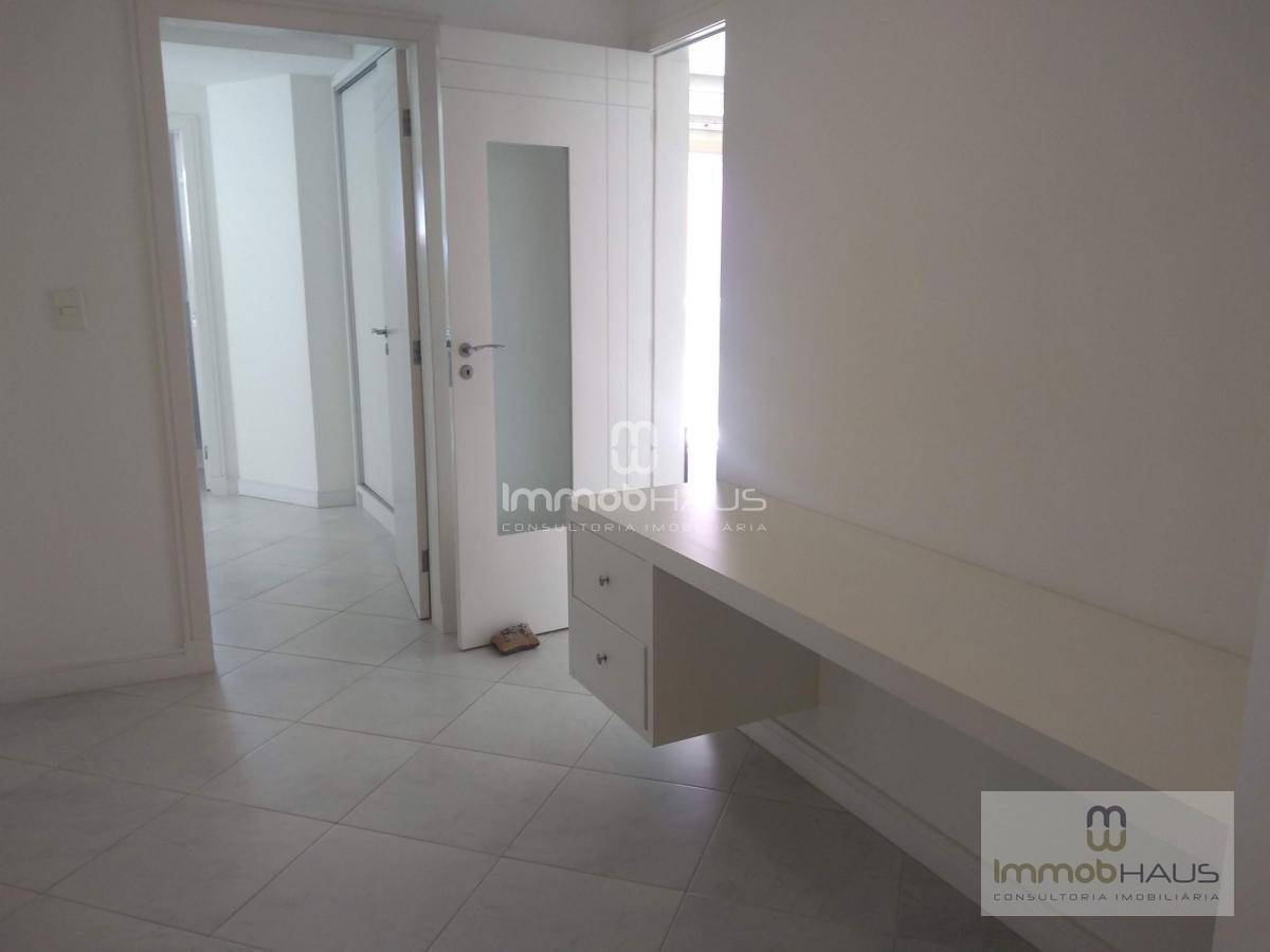 Apartamento à venda com 3 quartos, 186m² - Foto 22