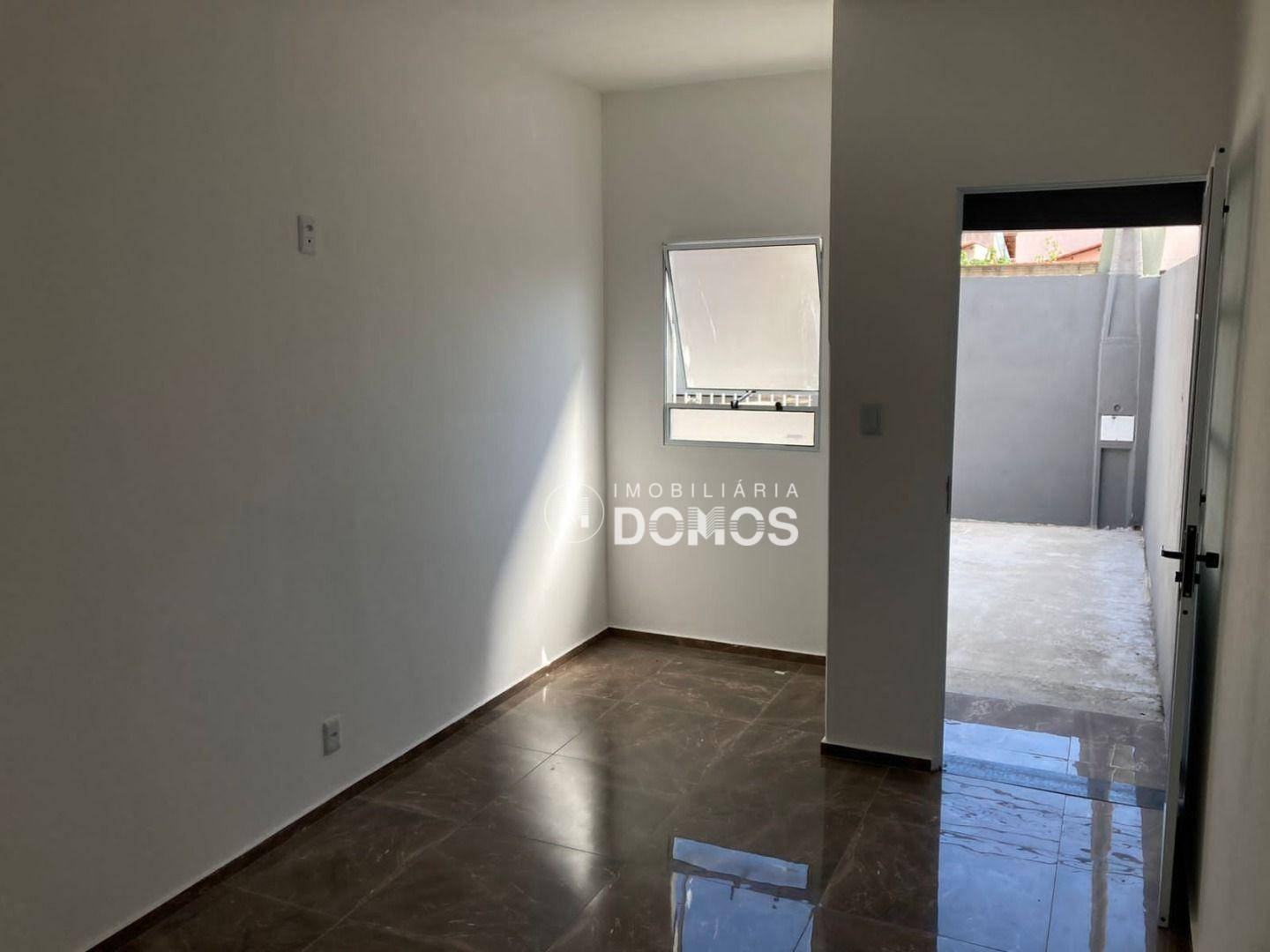 Casa à venda com 2 quartos, 57m² - Foto 1