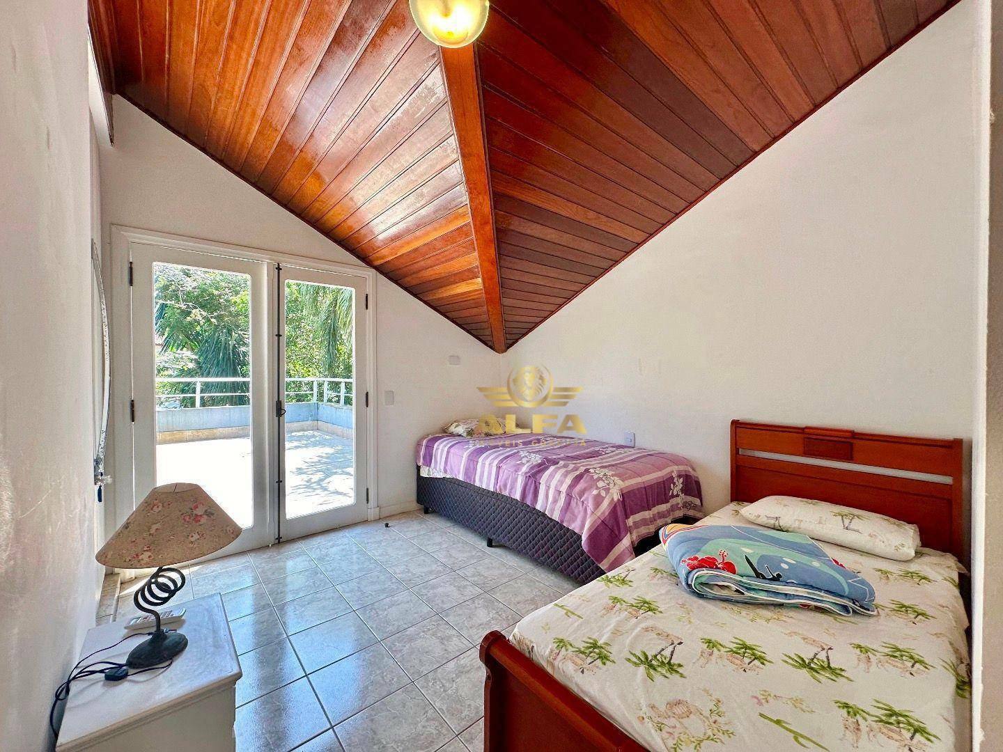 Casa de Condomínio à venda com 4 quartos, 324m² - Foto 18