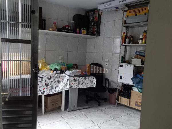 Casa à venda com 3 quartos, 200m² - Foto 22