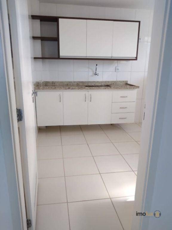 Apartamento à venda com 2 quartos, 70m² - Foto 1