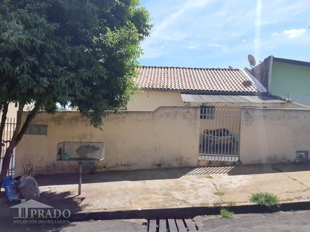 Casa à venda com 5 quartos, 200m² - Foto 1