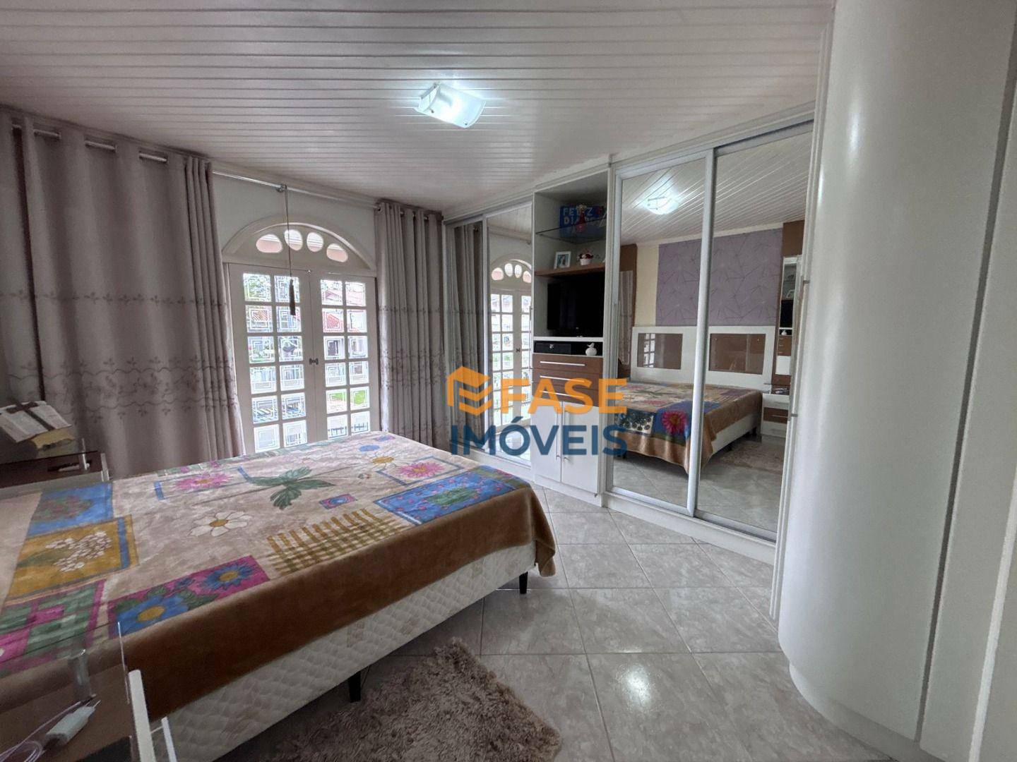 Casa à venda com 4 quartos, 213m² - Foto 18