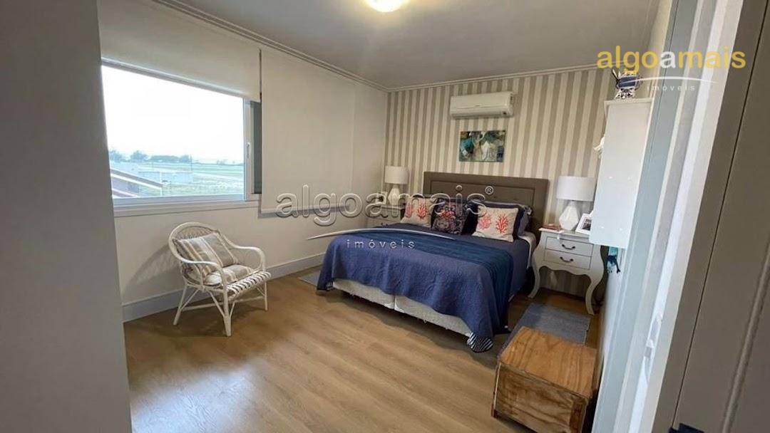 Casa de Condomínio à venda com 4 quartos, 250m² - Foto 18