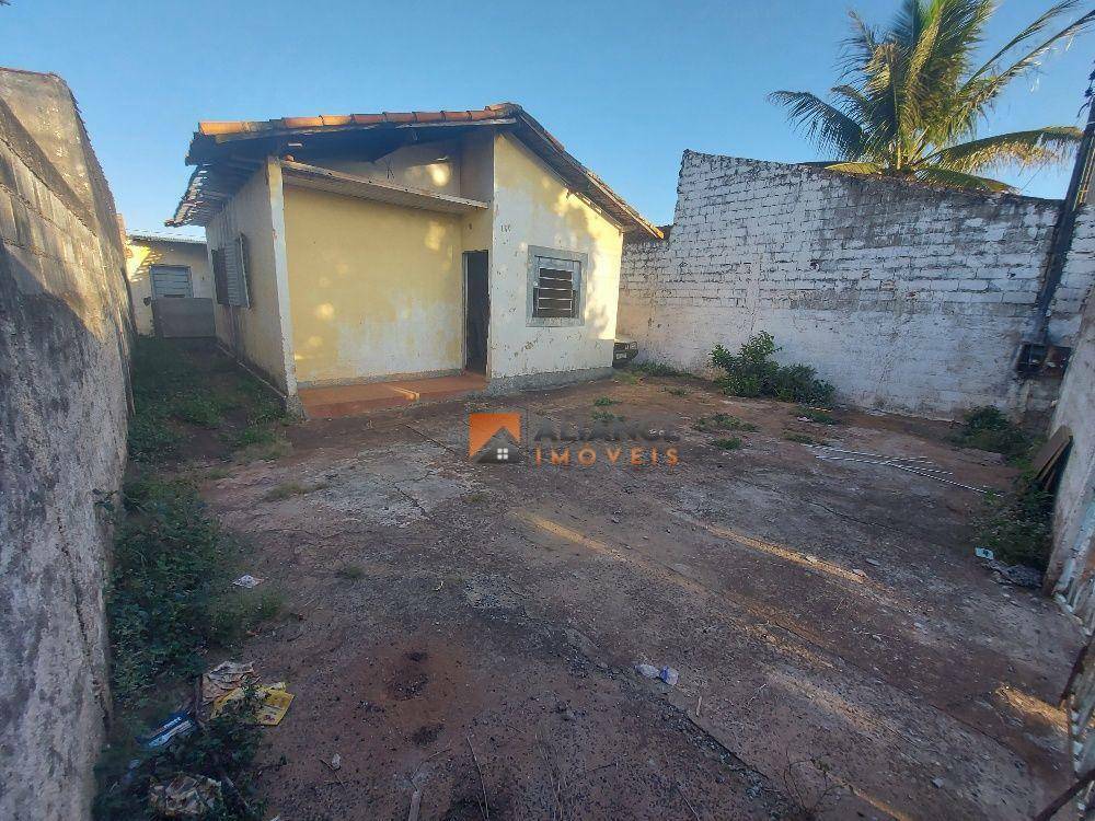 Casa à venda com 3 quartos, 2M2 - Foto 1