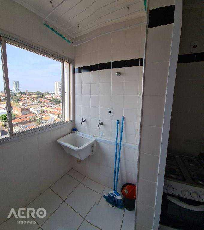 Apartamento à venda com 2 quartos, 65m² - Foto 3