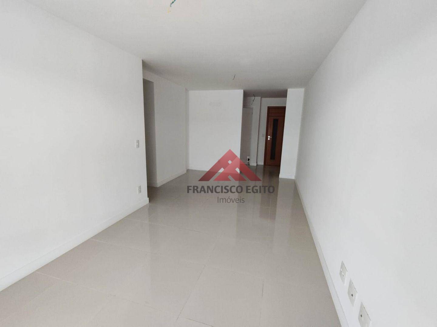 Apartamento à venda com 3 quartos, 103m² - Foto 2