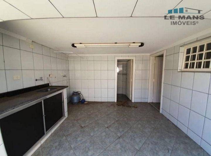 Casa à venda com 2 quartos, 140m² - Foto 4