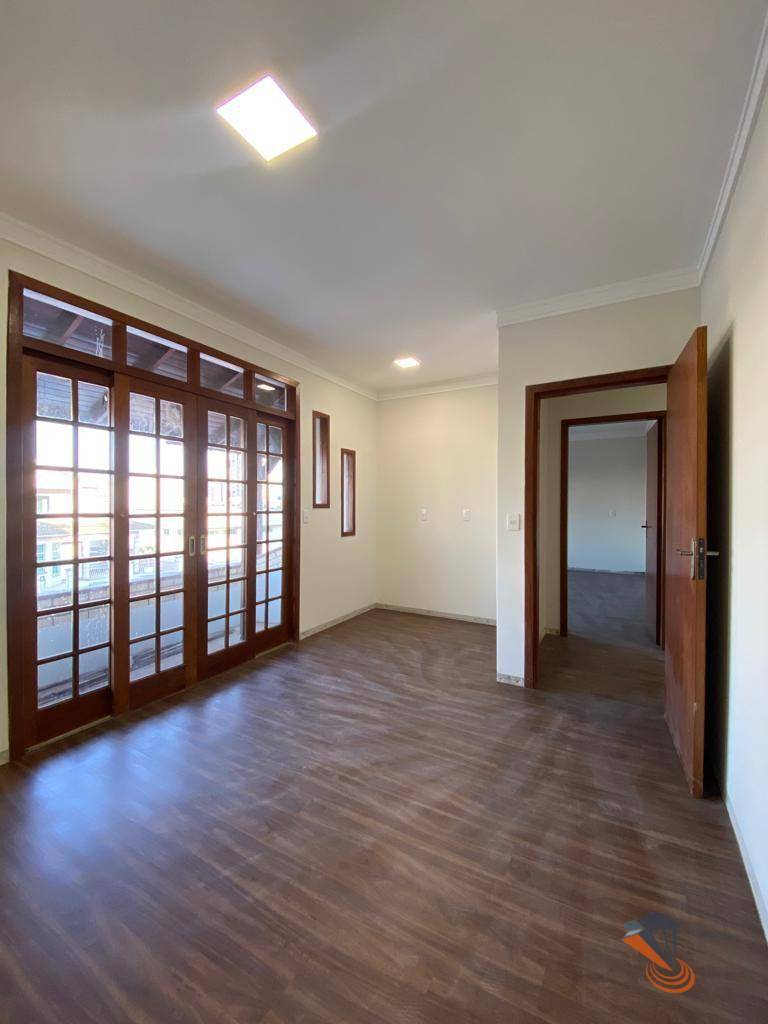 Casa à venda com 3 quartos, 260m² - Foto 5