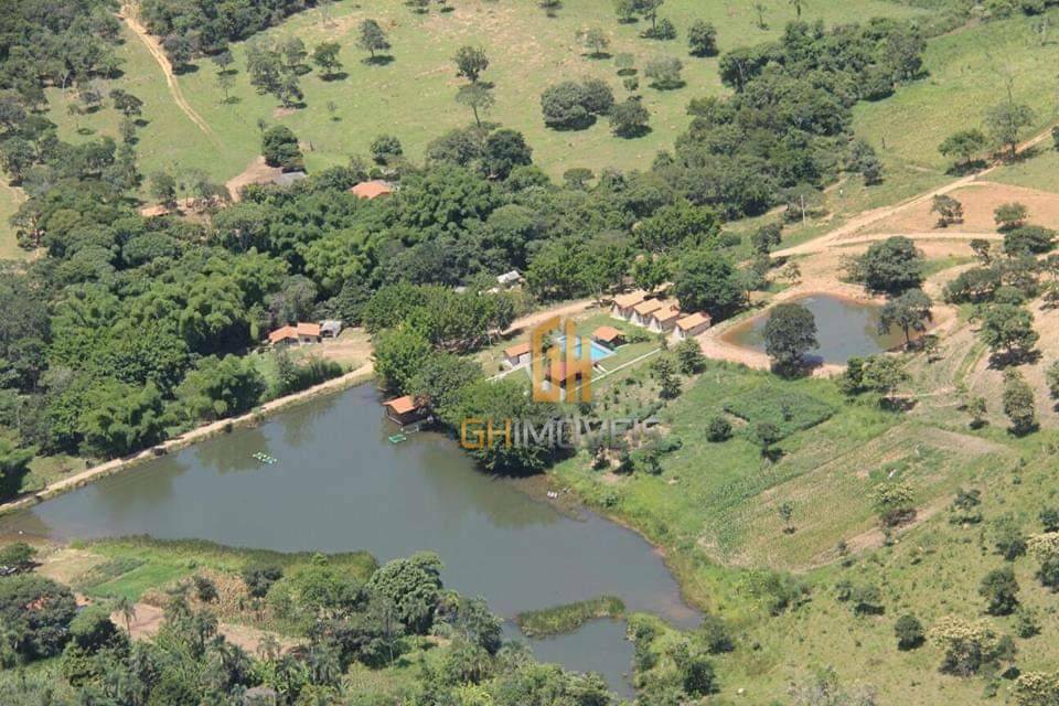 Chácara à venda com 4 quartos, 720m² - Foto 1