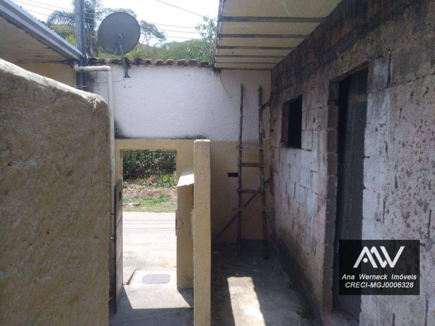 Casa à venda com 6 quartos, 400m² - Foto 2