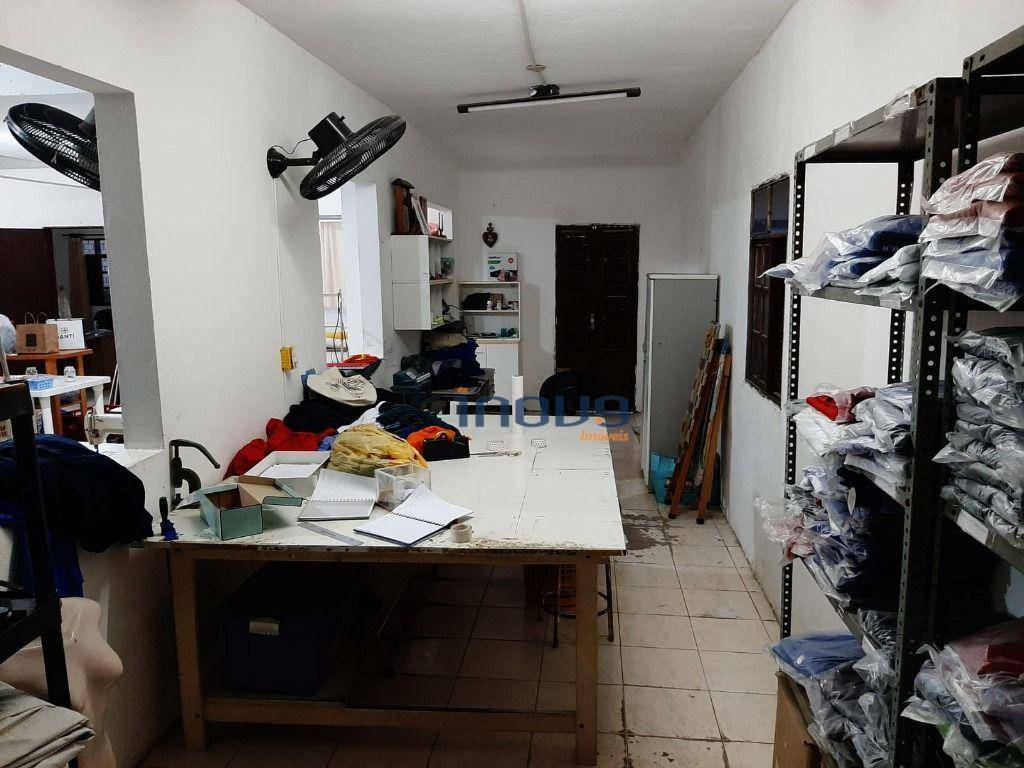 Casa à venda com 3 quartos, 800m² - Foto 1