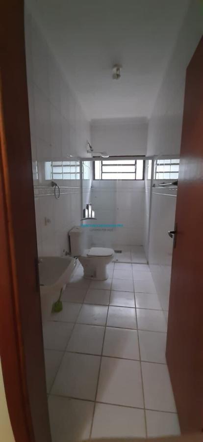 Casa para alugar com 3 quartos, 240m² - Foto 23