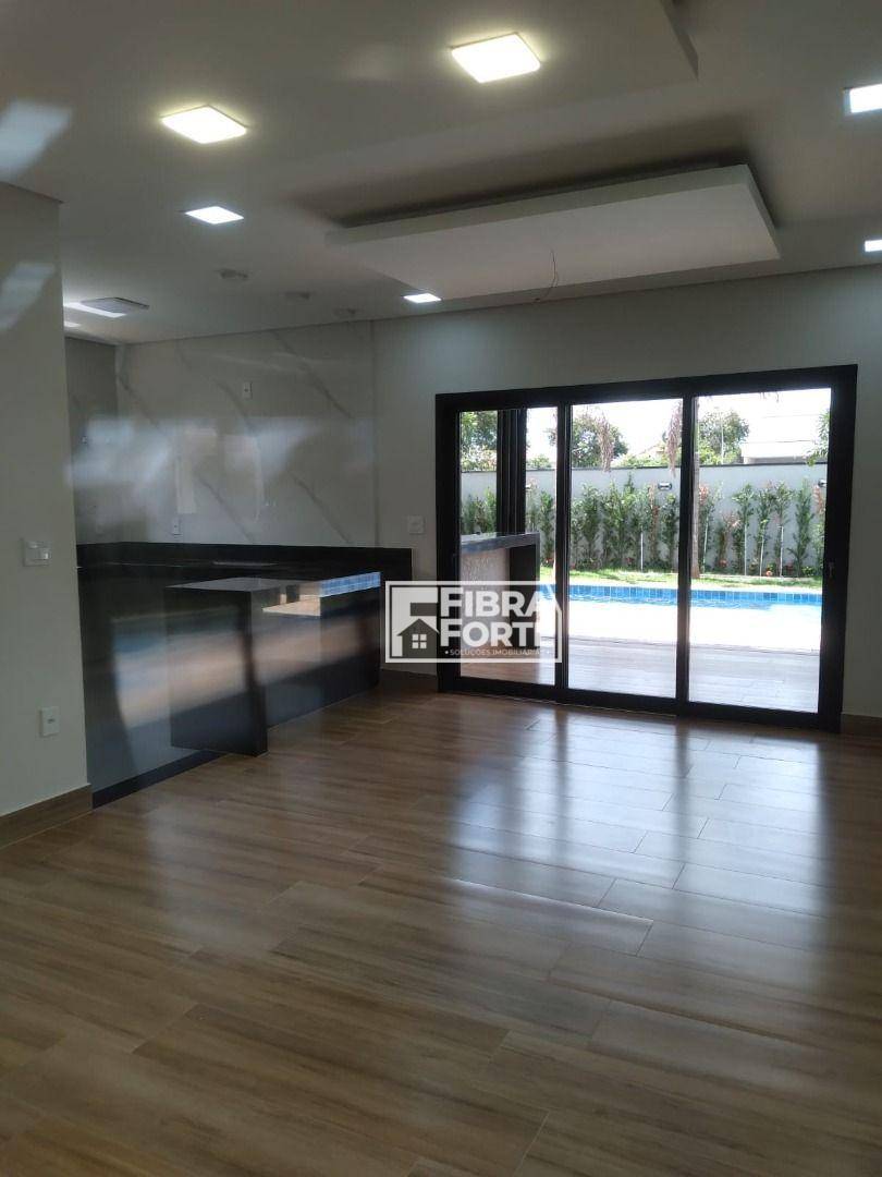 Casa de Condomínio à venda com 4 quartos, 242m² - Foto 3