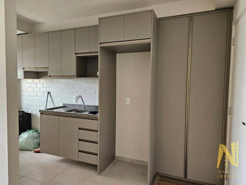 Apartamento à venda com 2 quartos, 64m² - Foto 4