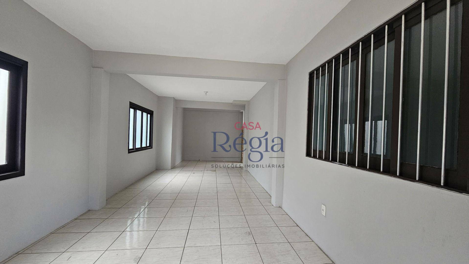 Casa à venda com 5 quartos, 220m² - Foto 13