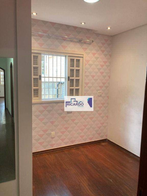 Casa à venda e aluguel com 3 quartos, 250m² - Foto 31