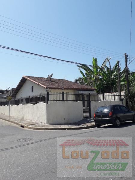 Casa à venda com 3 quartos, 275m² - Foto 1