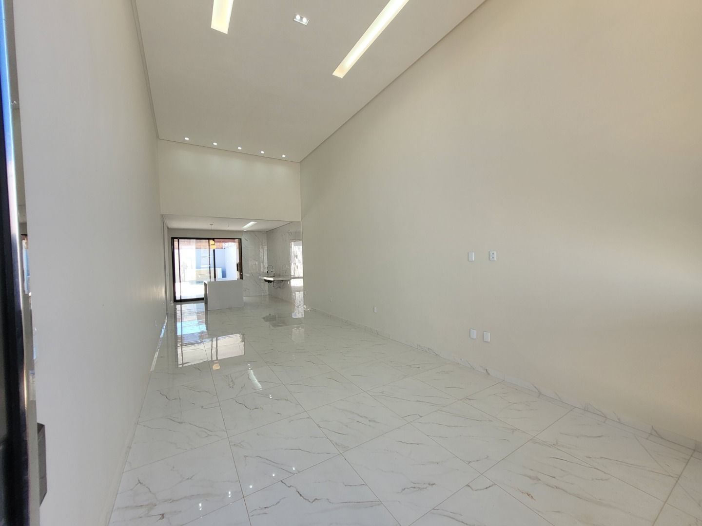 Casa à venda com 3 quartos, 169m² - Foto 4