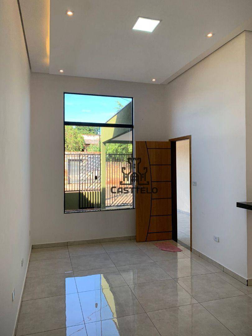 Casa à venda com 3 quartos, 82m² - Foto 2