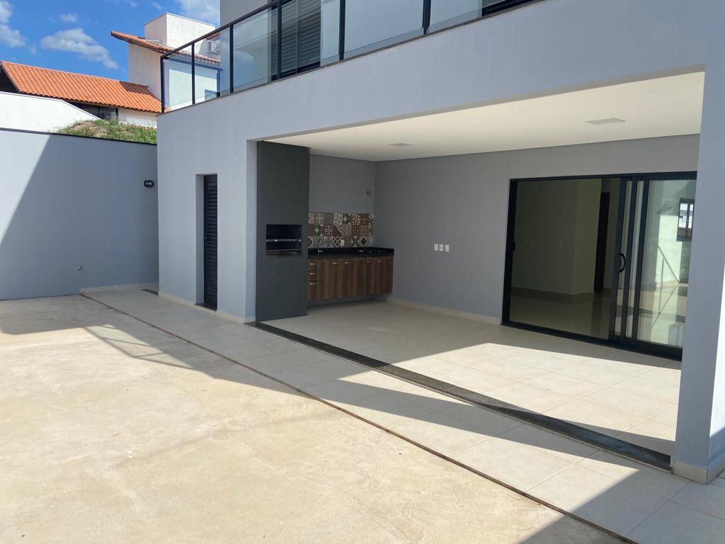 Casa de Condomínio à venda com 3 quartos, 268m² - Foto 1