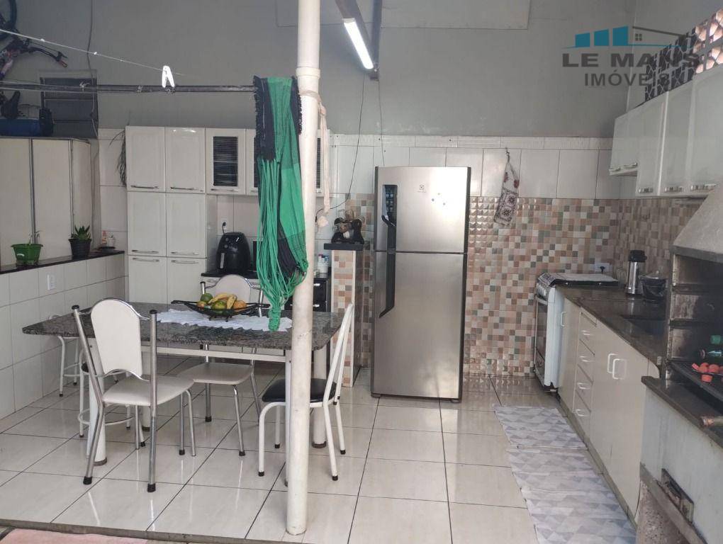 Casa à venda com 3 quartos, 200m² - Foto 31