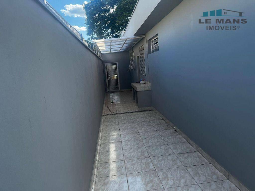 Casa para alugar com 3 quartos, 191m² - Foto 9