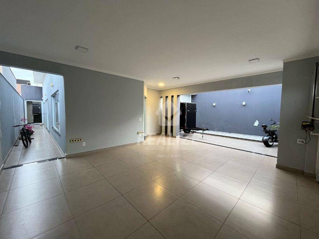 Casa à venda com 3 quartos, 210m² - Foto 2