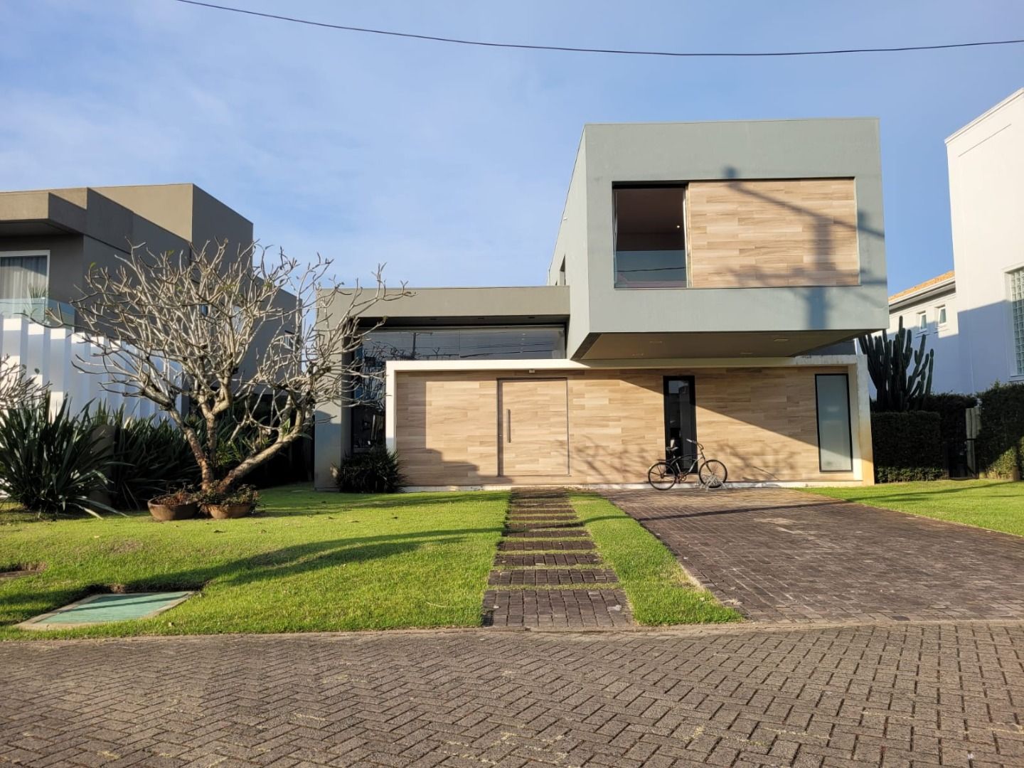 Casa de Condomínio à venda com 4 quartos, 265m² - Foto 1