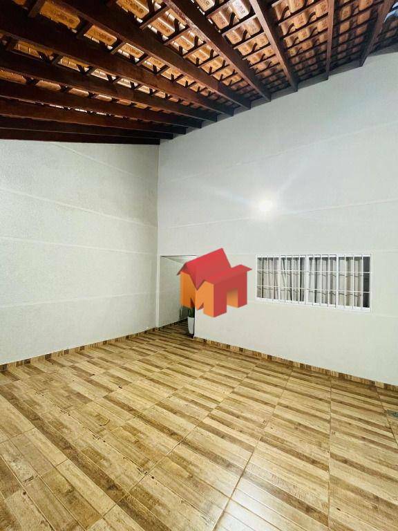 Casa à venda com 3 quartos, 102m² - Foto 1