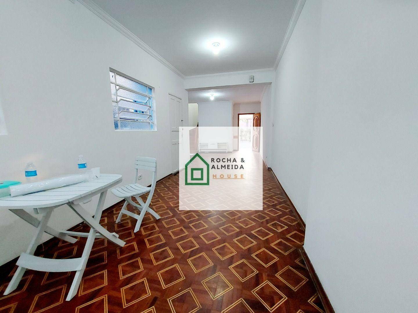 Casa para alugar com 4 quartos, 160m² - Foto 1