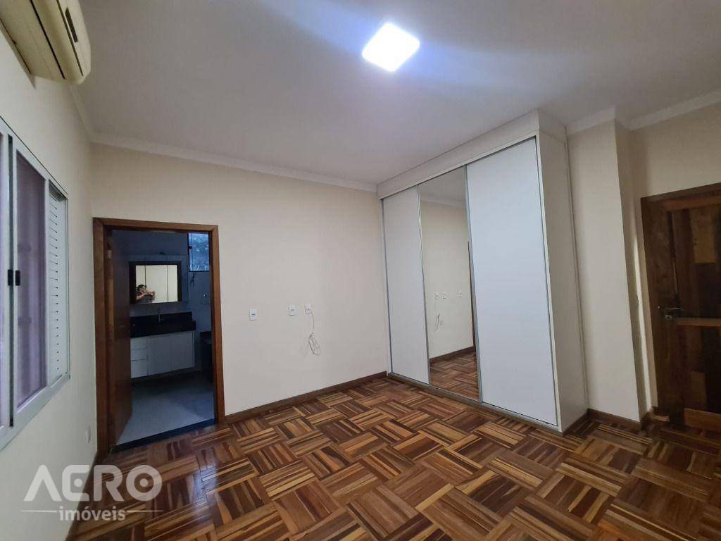 Casa de Condomínio à venda com 4 quartos, 272m² - Foto 15