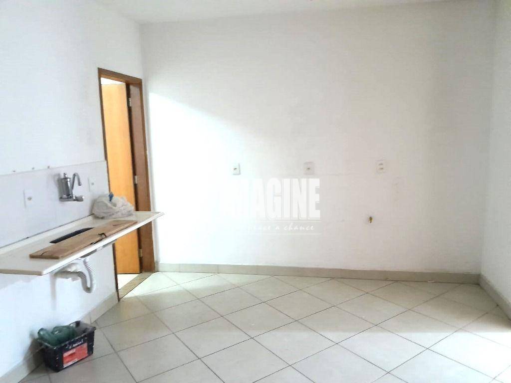 Casa para alugar com 2 quartos, 37m² - Foto 3