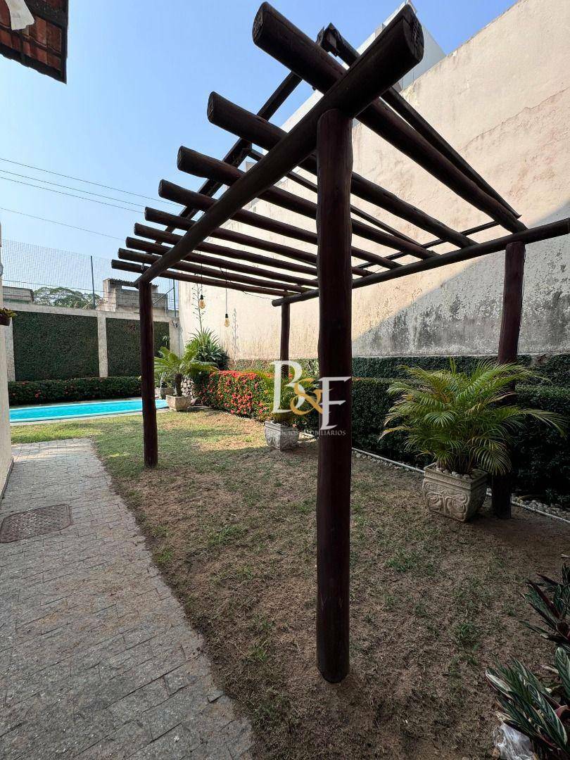 Casa de Condomínio à venda com 4 quartos, 250m² - Foto 28