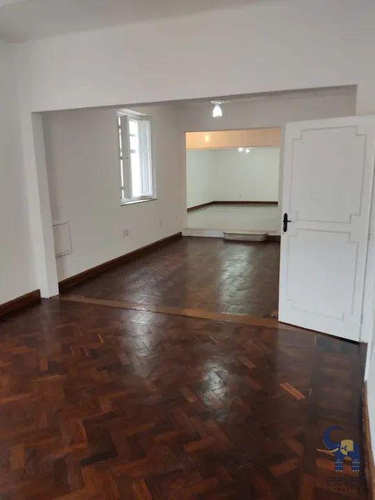 Casa à venda com 7 quartos, 264m² - Foto 2