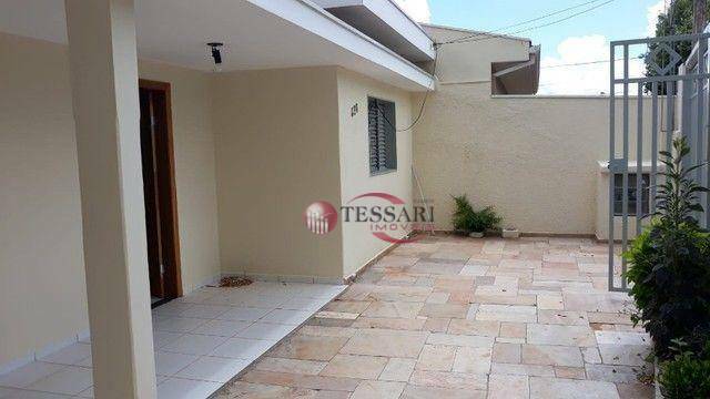 Casa à venda com 3 quartos, 220m² - Foto 2