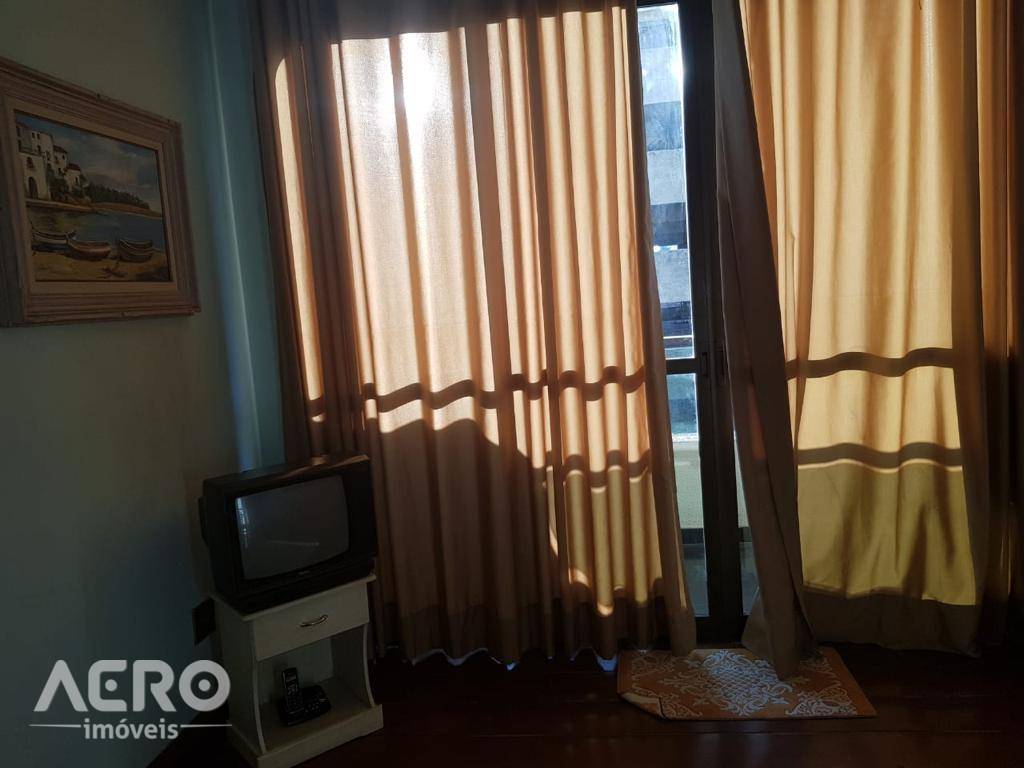 Apartamento à venda com 4 quartos, 230m² - Foto 3