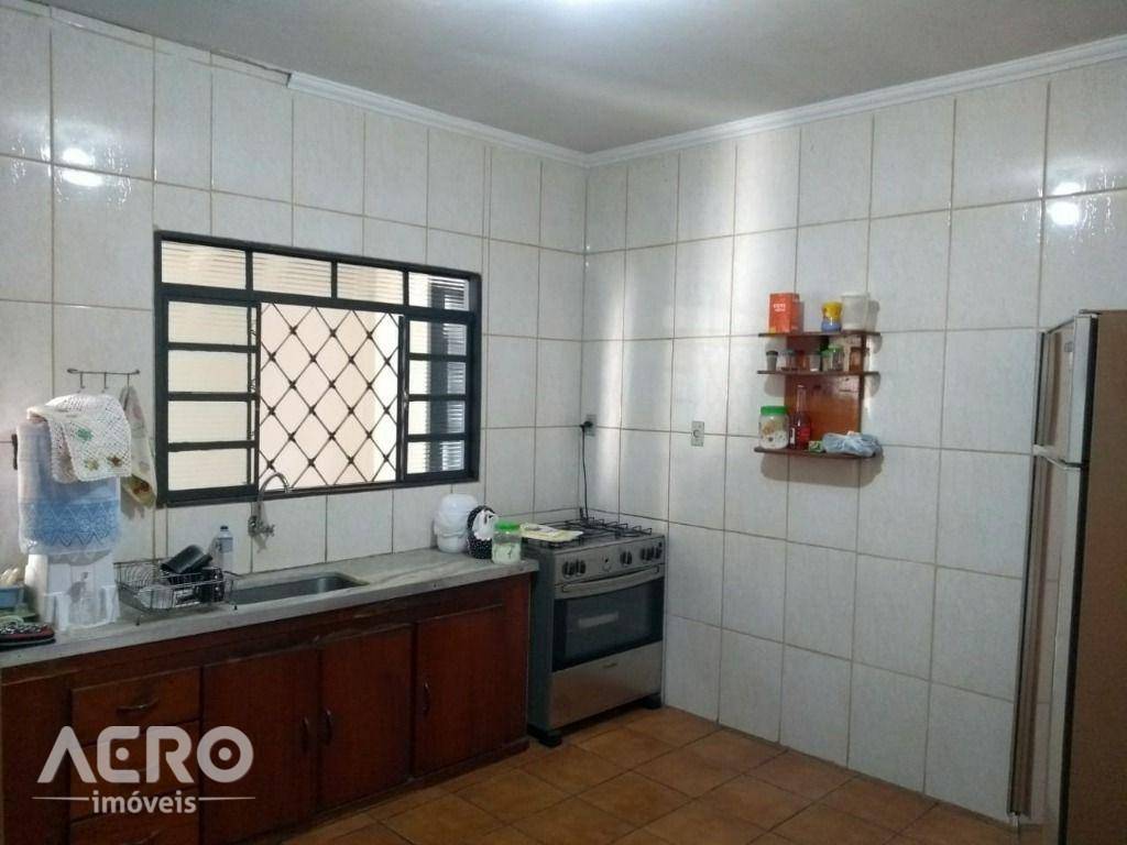 Casa à venda com 2 quartos, 150m² - Foto 11