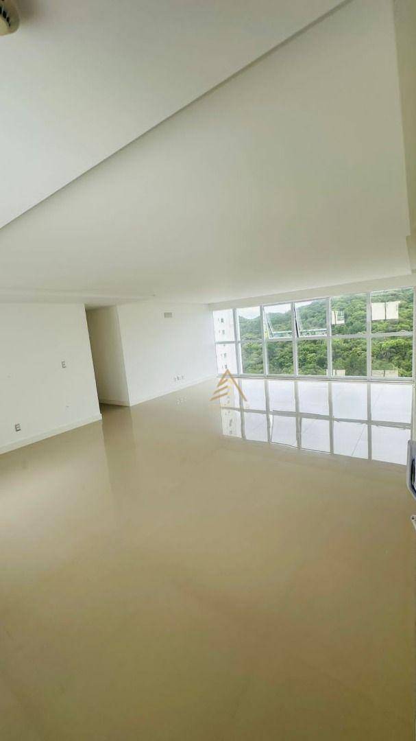 Apartamento à venda com 4 quartos, 149m² - Foto 2