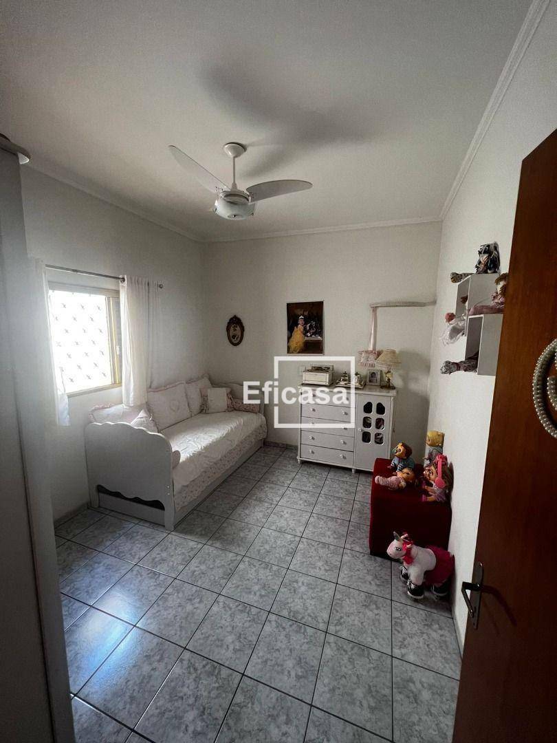 Casa à venda com 3 quartos, 240m² - Foto 10