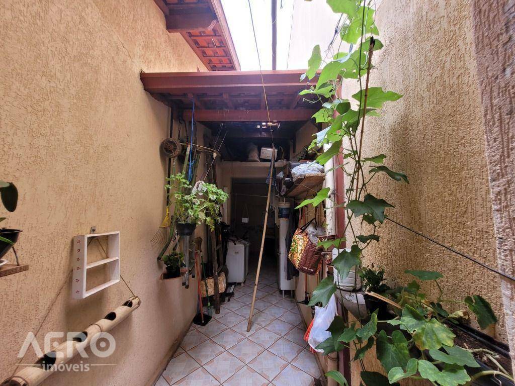 Casa à venda com 2 quartos, 80m² - Foto 7