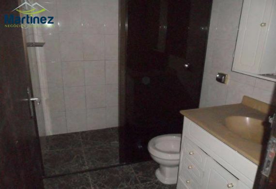 Casa à venda e aluguel com 3 quartos, 243m² - Foto 12